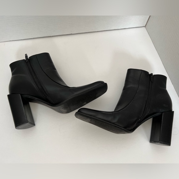 Leather ankle boots - Picture 7 of 7